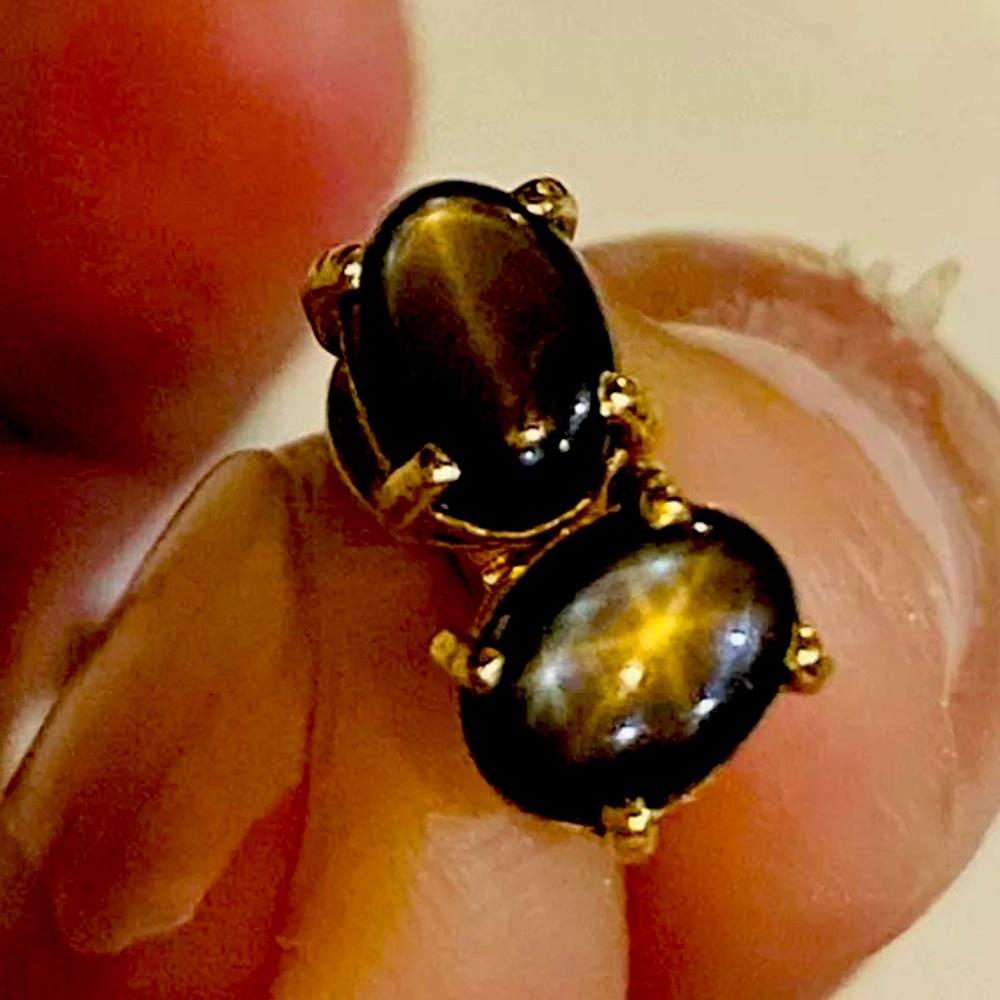 18k stud cats eye earrings
